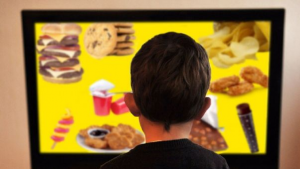 80% niños expuestos a publicidad alimentos y bebidas no saludables