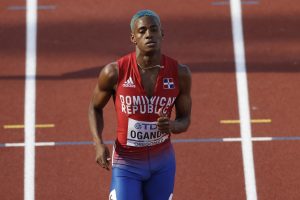 Dominicano Alexander Ogando sorprende al ganar en Hungría