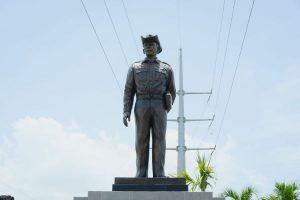 ASDE develiza estatua dedicada al general panameño Omar Torrijos