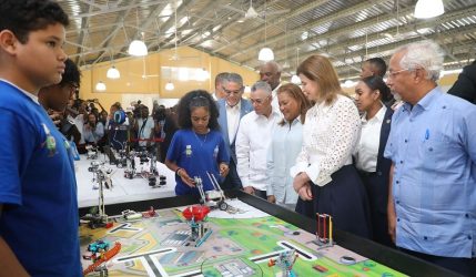 Vicepresidenta Peña inaugura campamento de Robótica Educativa