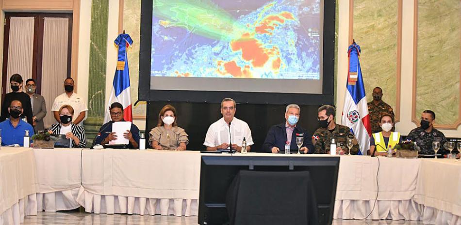 Abinader convoca organismos de socorro ante amenaza de Franklin imagen
