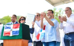 NY: Abinader firma acuerdo para homologación licencias en RD y EU