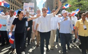 Abinader encabezó el desfile de comunidad dominicana N. York