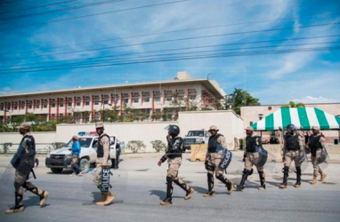 HAITI: Personal Embajada EEUU confinado por disparos en la zona