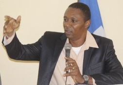 Piden renuncia de ministra de Justicia de Haití Clarens Renois