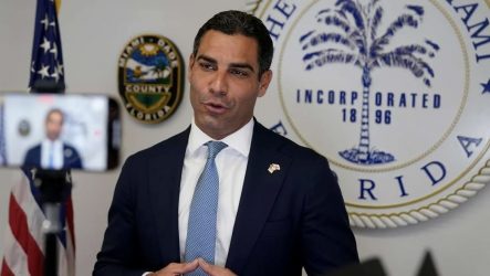 Alcalde Miami retira aspiraciones a la Presidencia de Estados Unidos