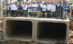 Presidente dominicano supervisa labores en zona de inundaciones