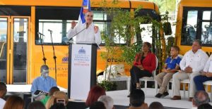 El Gobierno dominicano dará a estudiantes SD transporte gratis