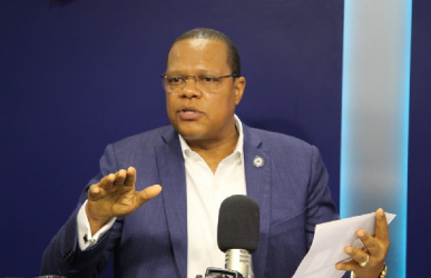 Alcántara pide a médicos buscar junto autoridades salida reclamos Alcántara pide a médicos buscar junto autoridades salida reclamos