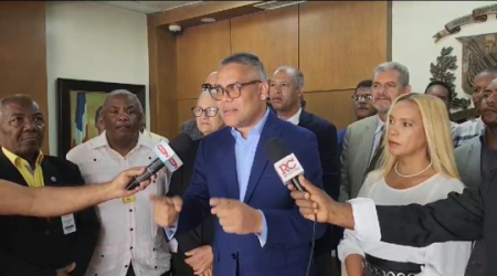 Carlos Peña propone convertir la RD en zona libre de impuestos Carlos Peña propone convertir la RD en zona libre de impuestos