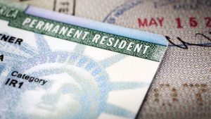 ‘Soy dominicana y fui deportada, ¿puedo recuperar mi residencia?’