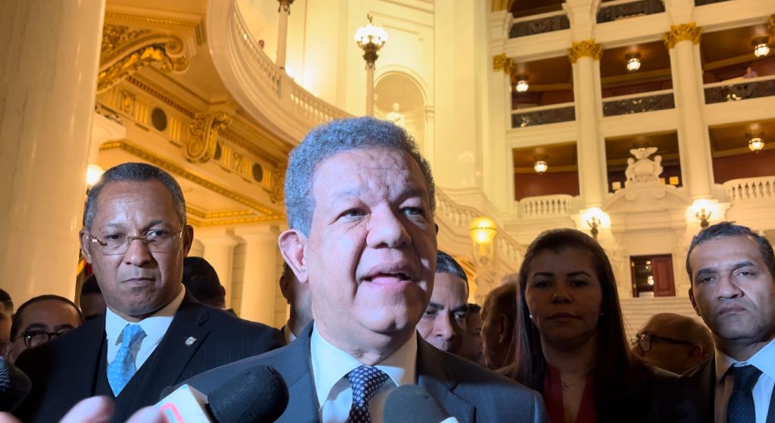 Leonel ve ambigüedad en manejo del caso de canal construye Haití imagen