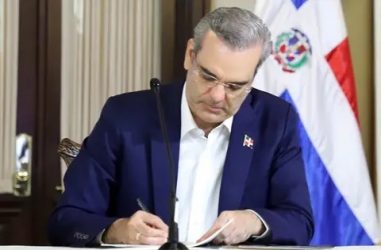 Abinader crea comisión para duplicar PIB próximos 12 años