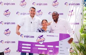 Arajet inicia programa “Mi Primer Vuelo” en La Caleta, Boca Chica