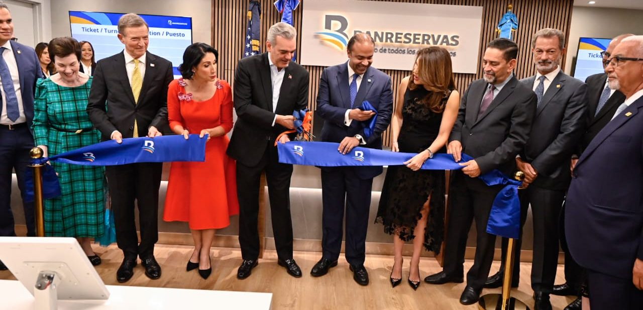 For the first time, a DR Bank branch opens in New York |  AlMomento.net