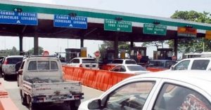 Aseguran avanzan en mejorar el tránsito en el peaje Las Américas