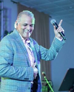 Carlos Alfredo vuelve a petición popular en concierto a Chao Café
