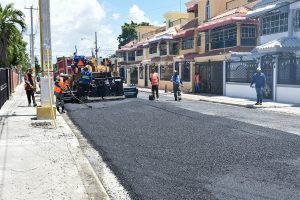 Obras Públicas inicia millonario  programa asfaltado calles en SDE