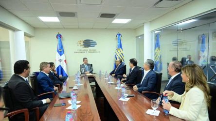 Leonel Fernández se reúne en Funglode con empresarios