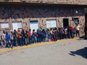 Detienen caravana 58 haitianos indocumentados en el sur de RD