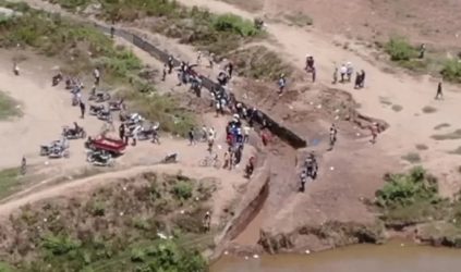 Haitianos sellan canal ejecutaban para desviar agua del río Masacre