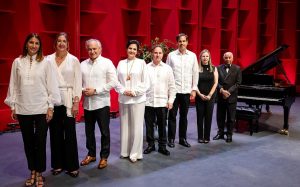 Firma E. León Jimenes dona un nuevo piano al Teatro Nacional