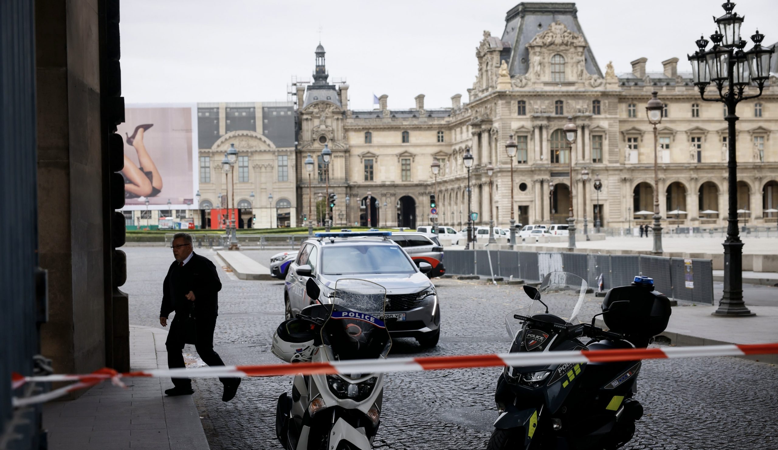 Francia despliega 7.000 militares; cierra Louvre y Palacio Versalles imagen