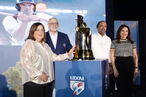 LIDOM y Banreservas develan copa del campeonato 2023-2024