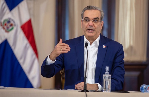 Abinader convoca reunión para ampliar acciones contra el dengue imagen