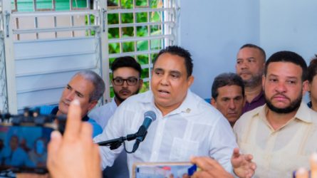 BONAO: Empresario Orlando Martínez anuncia candidatura diputado
