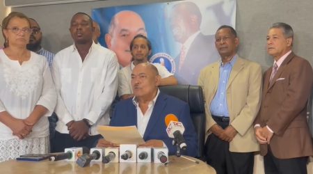 Ramón Albuquerque reconoce y felicita al presidente Luis Abinader Ramón Albuquerque reconoce y felicita al presidente Luis Abinader