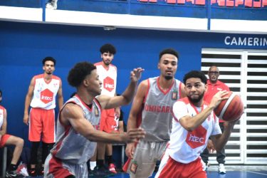 UNEV e ISFODOSU ganan en el torneo baloncesto universitario