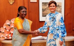 Vicepresidenta dominicana es recibida por Presidenta de India