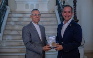 P. RICO: Alcalde SDE recibe condecoración de la Alcaldía de San Juan