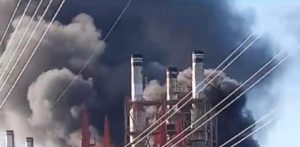 AZUA: Incendio afecta una de las barcazas de generación eléctrica