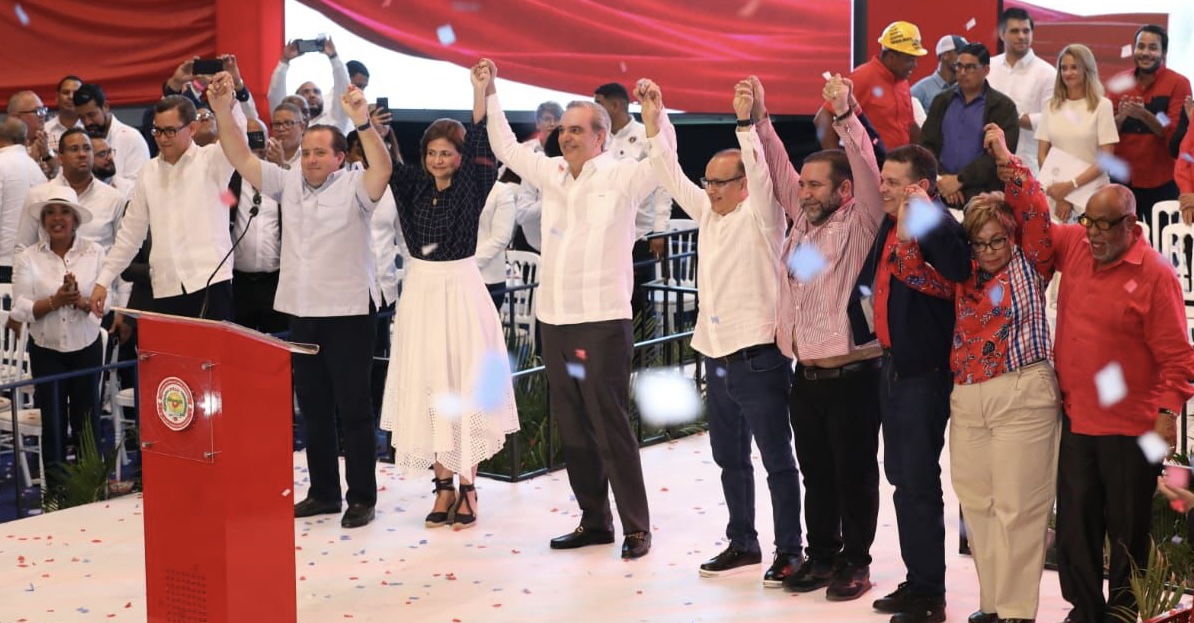 Abinader parece indicar que Peña repetirá como compañera boleta imagen