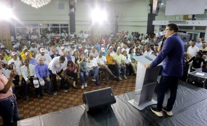 Dío Astacio juramenta en SDE movimientos apoyan candidatura