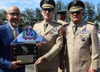 Despiden con homenajes oficiales superiores puestos en retiro