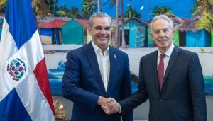 Blair se reúne con Abinader para tratar crisis con Haití por canal