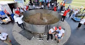 Rep. Dominicana busca un récord Guinness con un gran sancocho