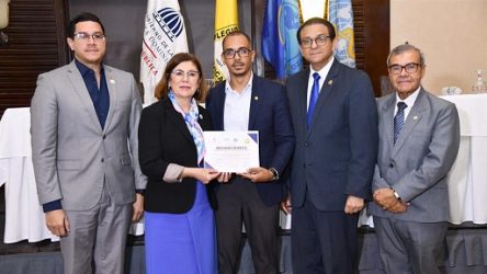 Entregan Premio Nacional de Salud en República Dominicana Entregan Premio Nacional de Salud en República Dominicana