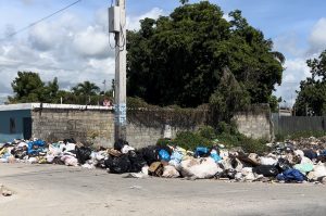 La basura ahoga a Boca Chica; amenaza salud y aleja a turistas