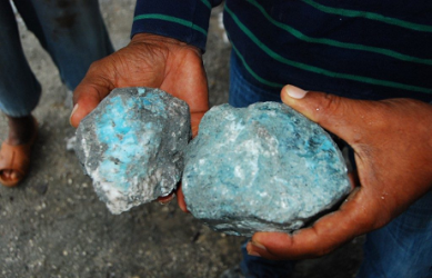 Nuevos inspectores para una mina de larimar en Barahona