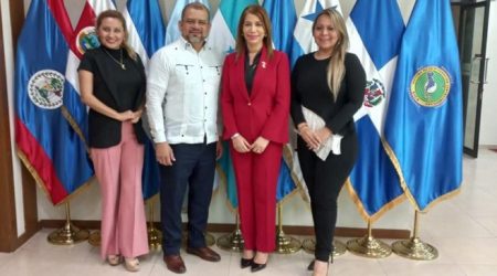 Presidenta PARLACEN se reúne con secretario general del SICA