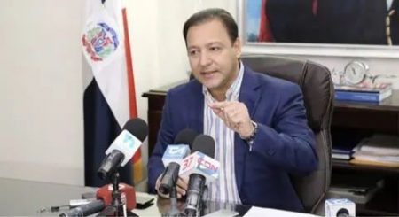 Candidato PLD acusa al Gobierno  de “dañar” a productores locales