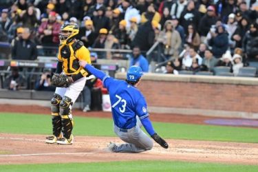 Águilas se imponen y barren al Licey en serie “Titanes del Caribe”