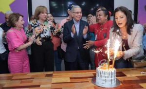 Dirigentes del PLD sorprenden a Danilo y le celebran cumpleaños
