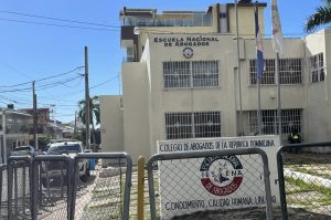TSA ordena retiro de policías del Colegio Abogados dominicanos