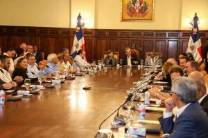 Presidente Abinader encabeza consejo de ministros y directores