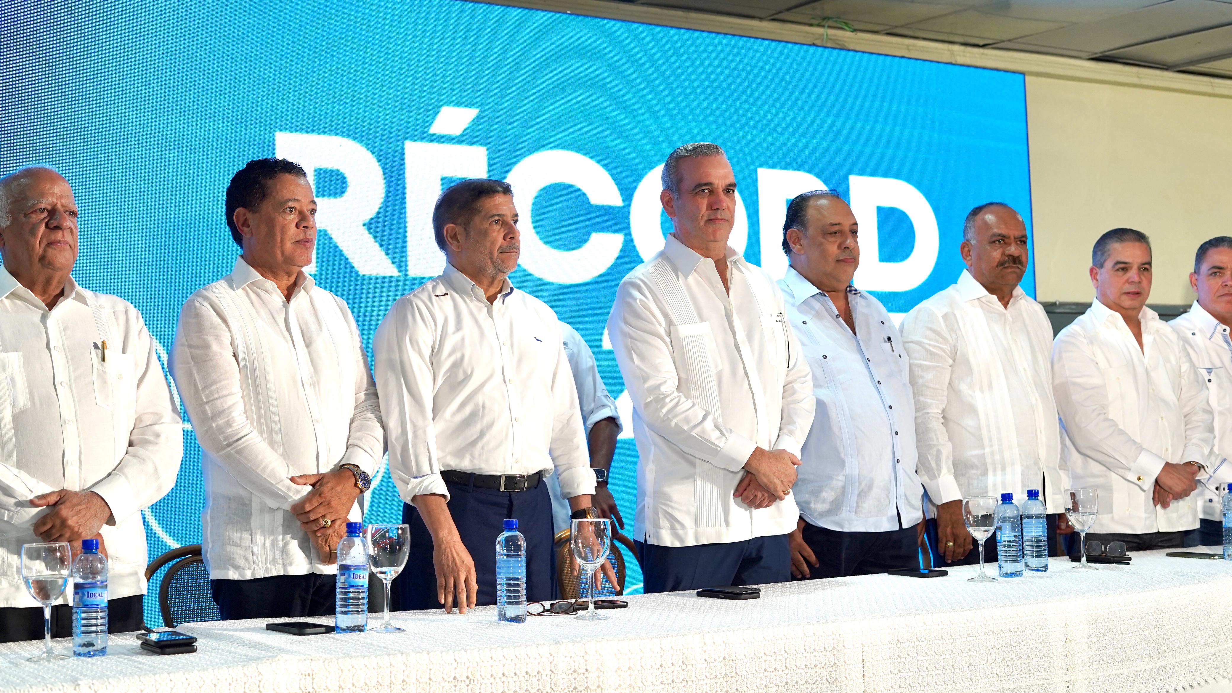 Presidente Abinader destina más de RD$1,000 MM a sector avícola imagen